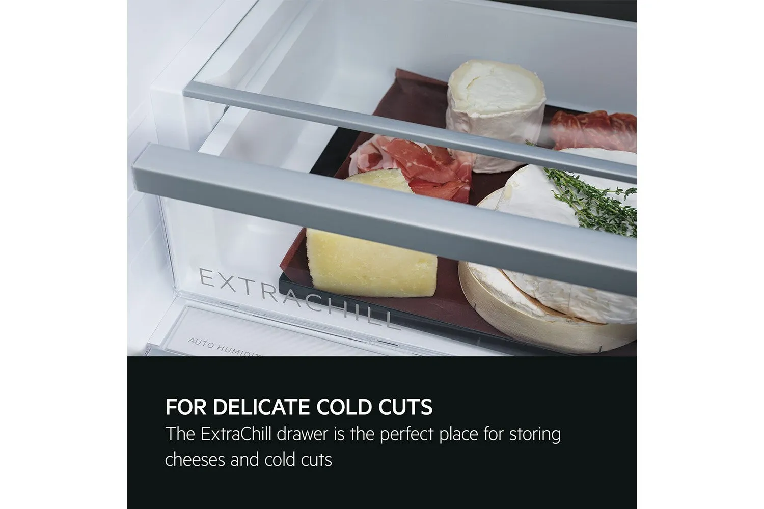 AEG 7000 Series Freestanding Fridge Freezer | ORC7P321DW