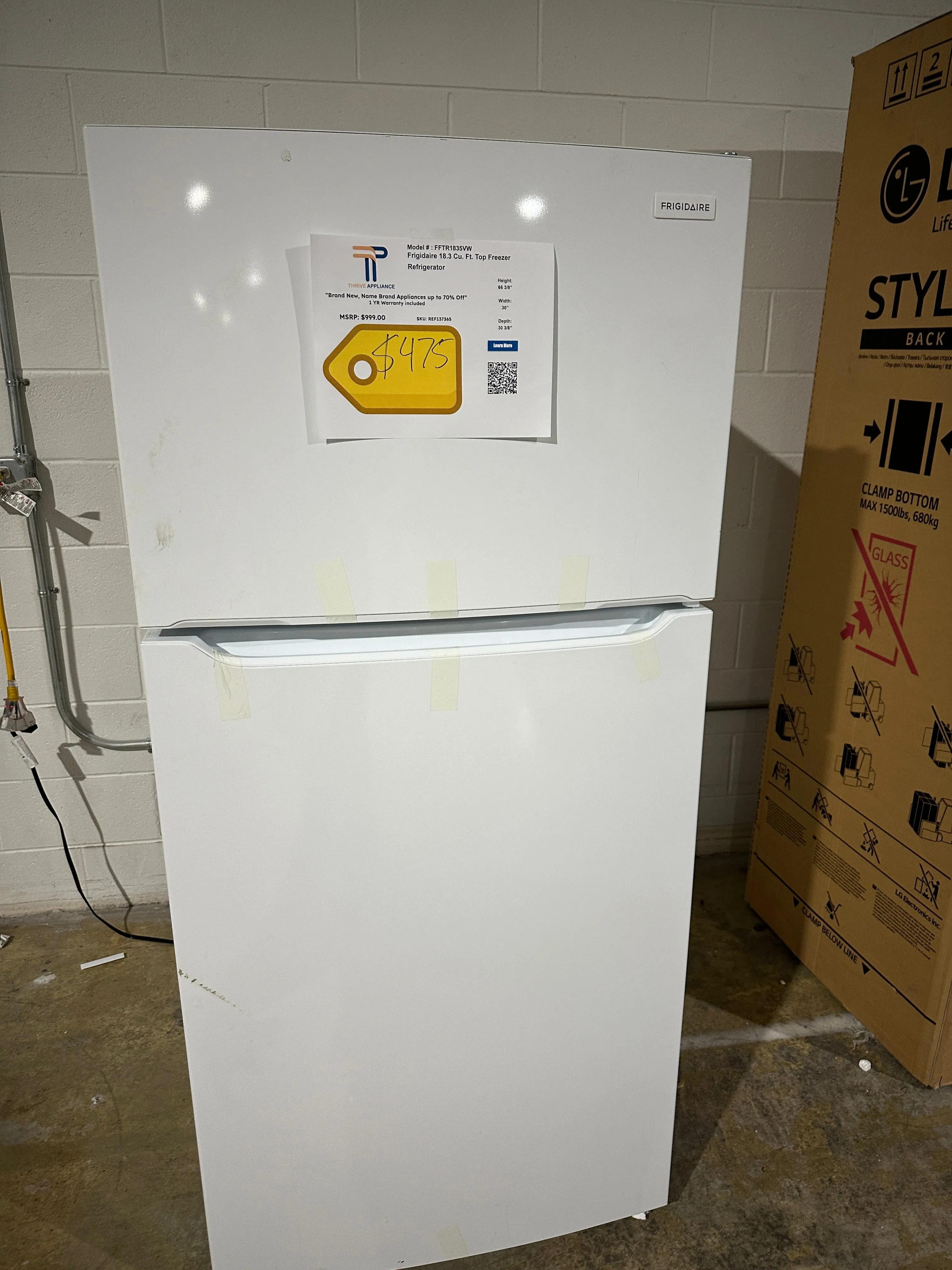 BRAND NEW Frigidaire 18.3 Cu Ft Top Freezer Refrigerator MODEL: FFTR1835VW REF13736S