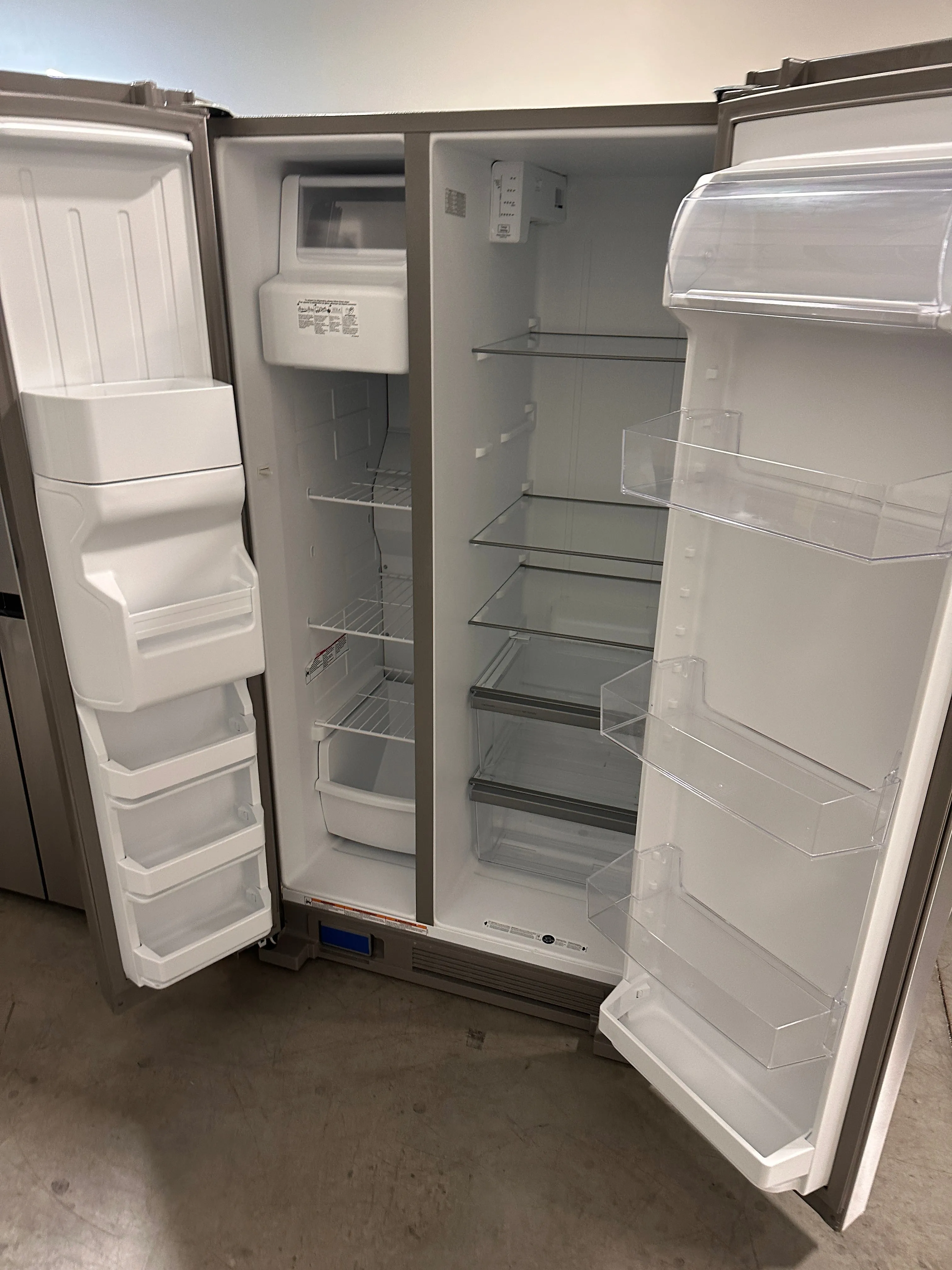 BRAND NEW WHIRLPOOL SIDE BY SIDE REFRIGERATOR Model: WRS315SDHZ REF13525