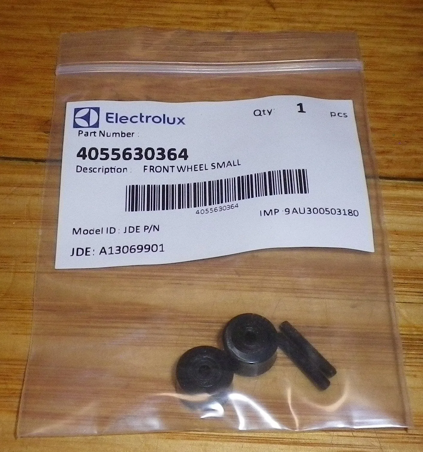 Electrolux ErgoRapido Small Front Wheel & Axle Set (Pkt 2) - Part # 4055630364