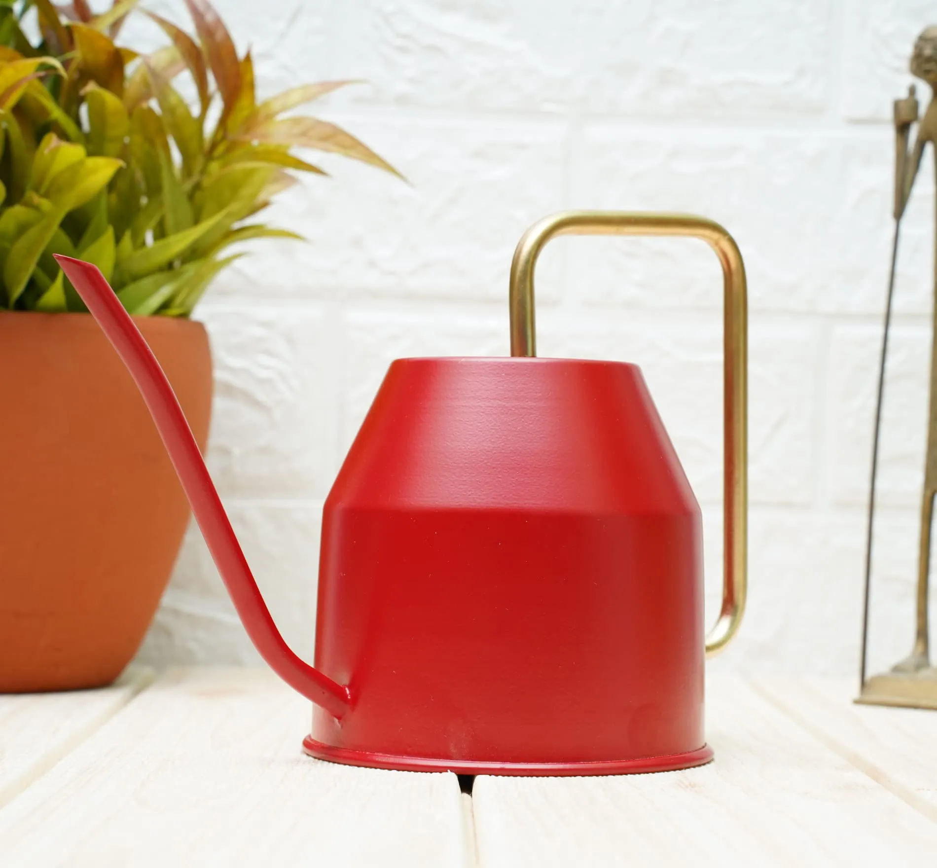 Gold Dust Watering Can for Plants, Plant Watering Can, Garden Watering Can, Water Can for Plants, Watering Cans, Watering Equipment for Garden (Red (0.9 Lt))