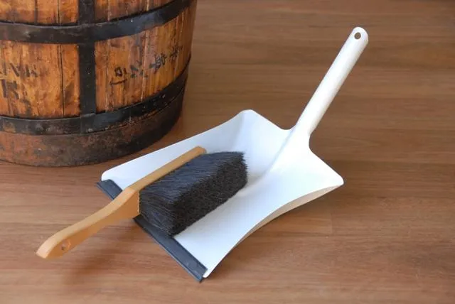 Metal Dustpan - Black or White