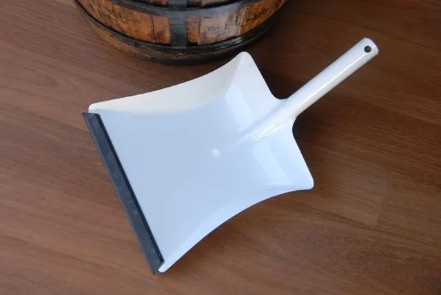 Metal Dustpan - Black or White