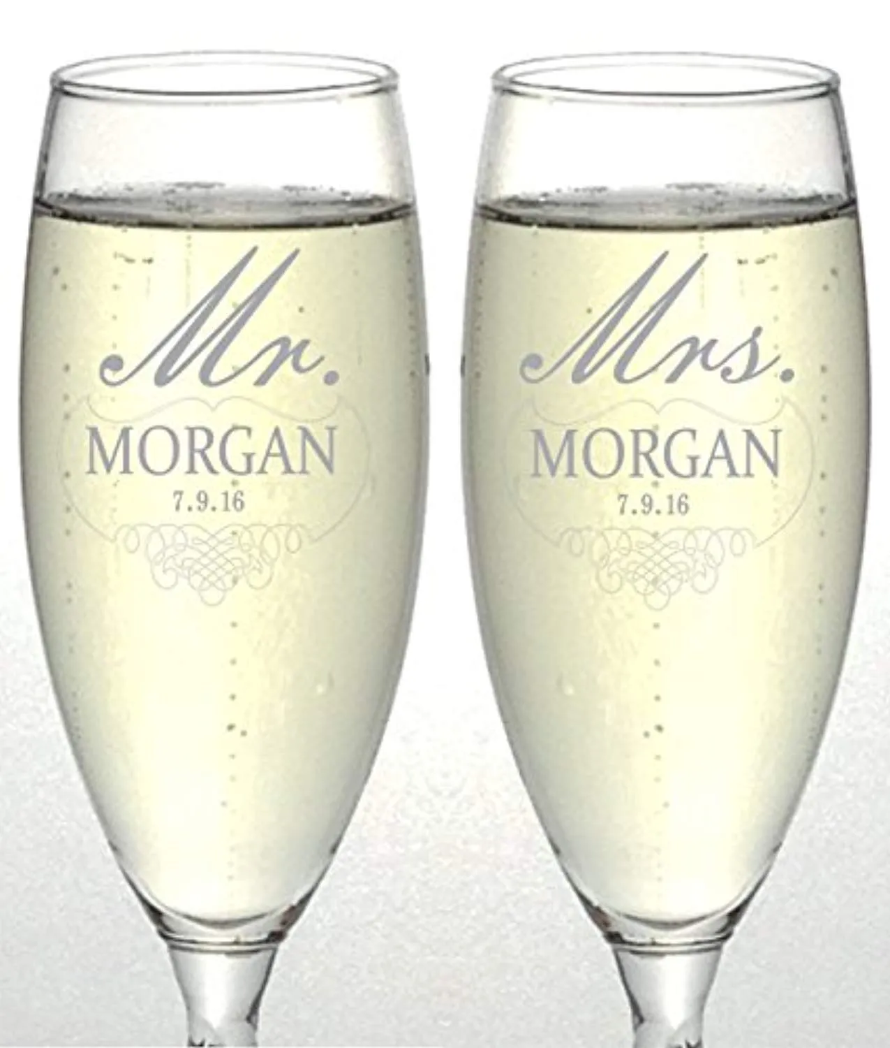 Set of 2 Personalized Wedding Champagne Flutes- Mr and Mrs Design - Engraved Flutes Customized Wedding Gift